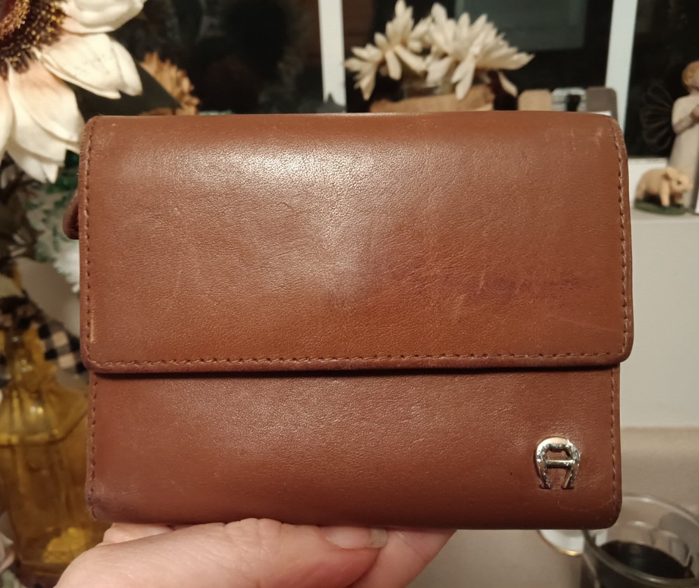 Vintage ETIENNE AIGNER British Tan Leather Compact  Snap Wallet