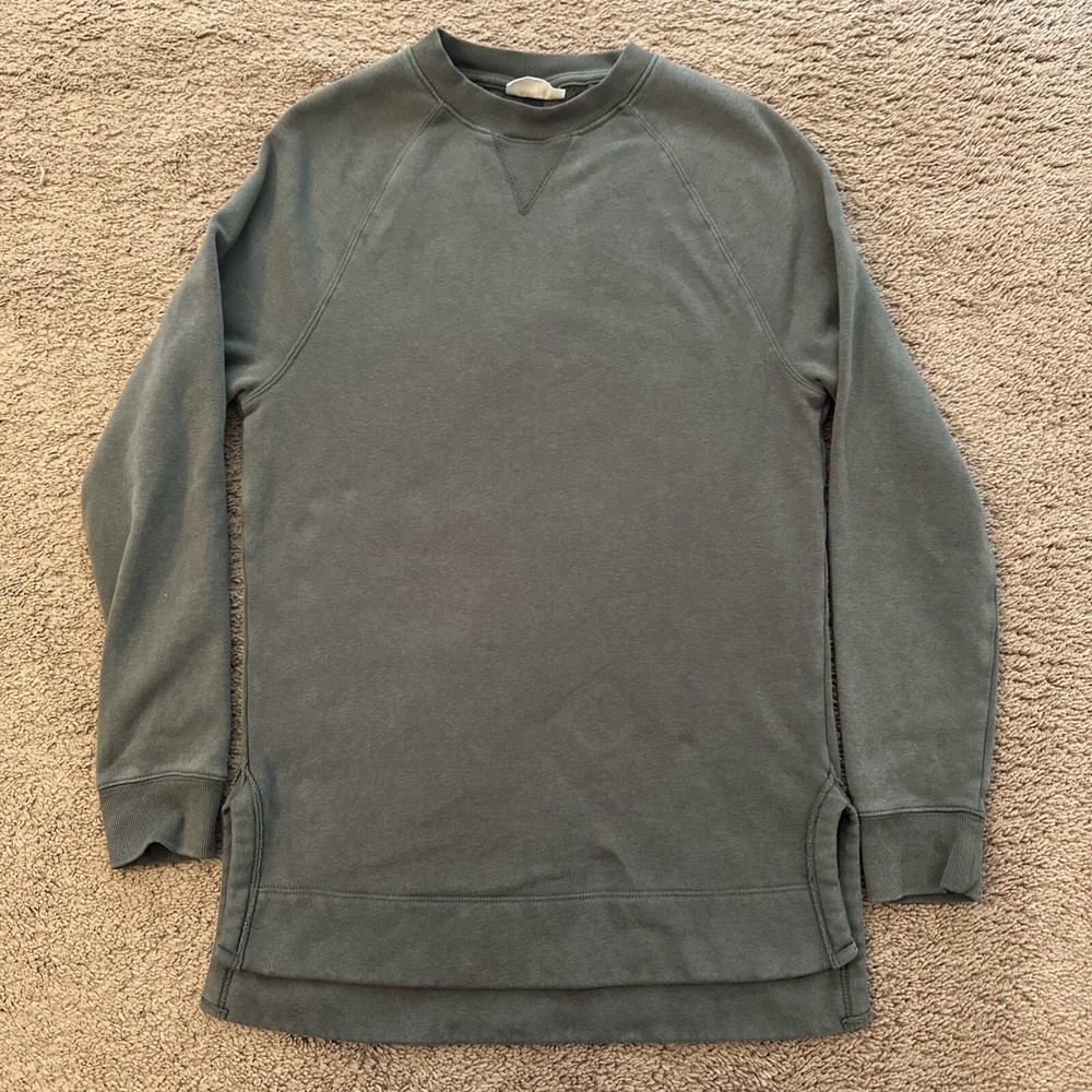 Universal Threads Women’s Size  XS Pullover Sweatshirt Crewneck Tunic Green