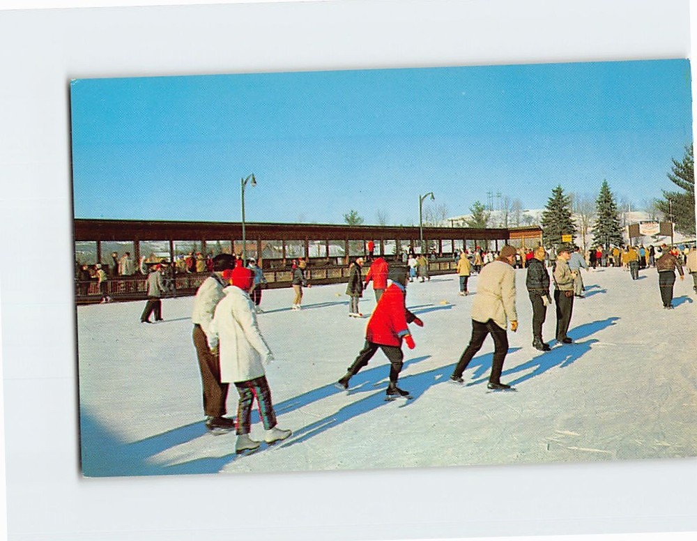 Postcard Grossinger's Ice Skating Rink Grossinger New York USA