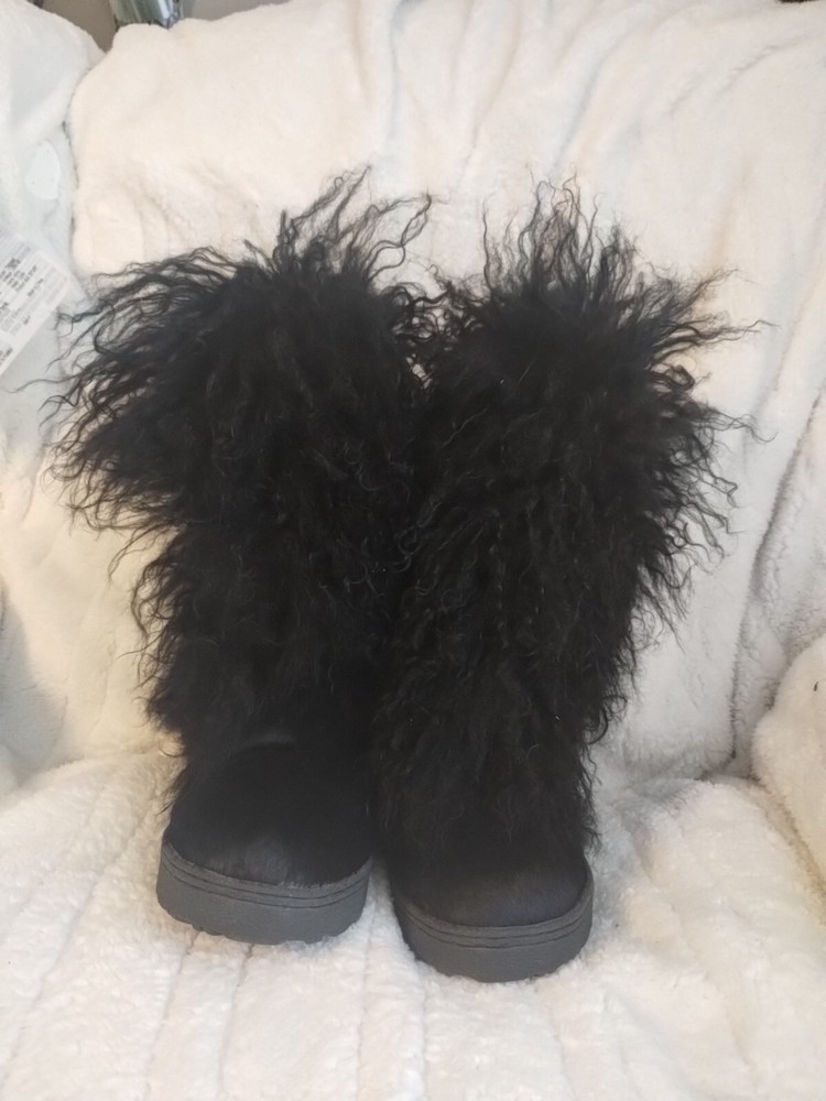 Bearpaw Size 7 Boots with Soft Curly Lamb Fur Lining