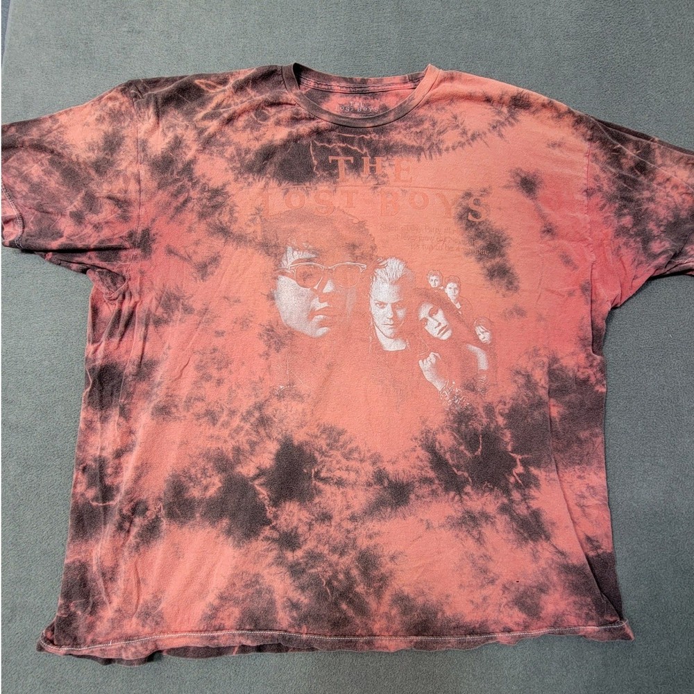 The Lost Boys Movie Poster Graphic T-Shirt Red Black Tie Dye Mens 2XL Grunge