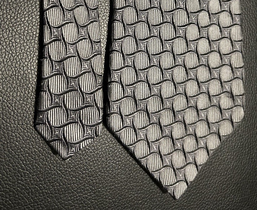 Roundtree And York  Easy Care Tie Men’s Silk Grey/silver Geometric Handmade