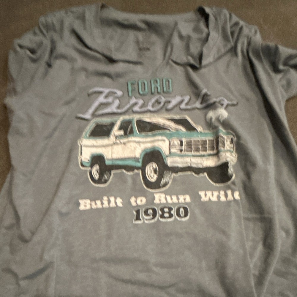 Maurices Women’s Gray L Ford Bronco Graphic Crew Neck Short Sleeve Tee