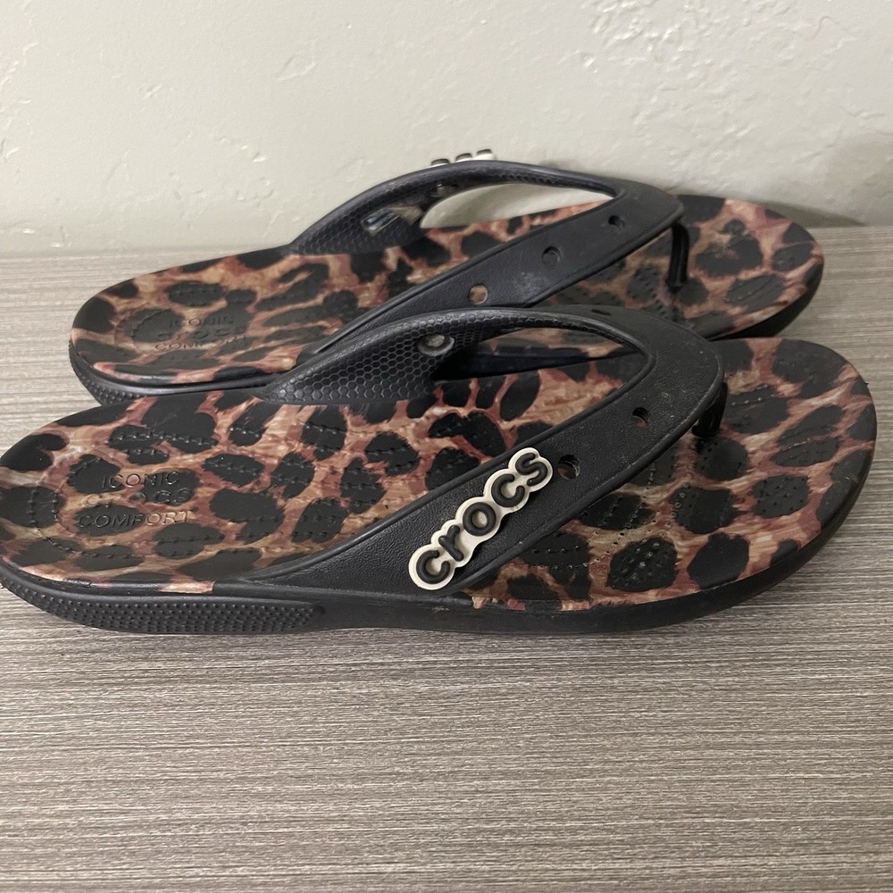 CROCS Leopard Print Thong Sandals Flip Flops Mens 5 Womens 7 Rubber