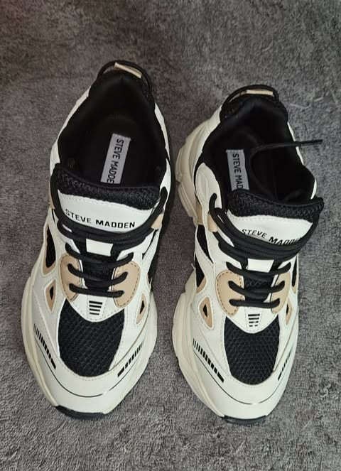 Steve Madden Clydie Women’s 8.5 Cream Tan Black Chunky Sneakers Athleisure