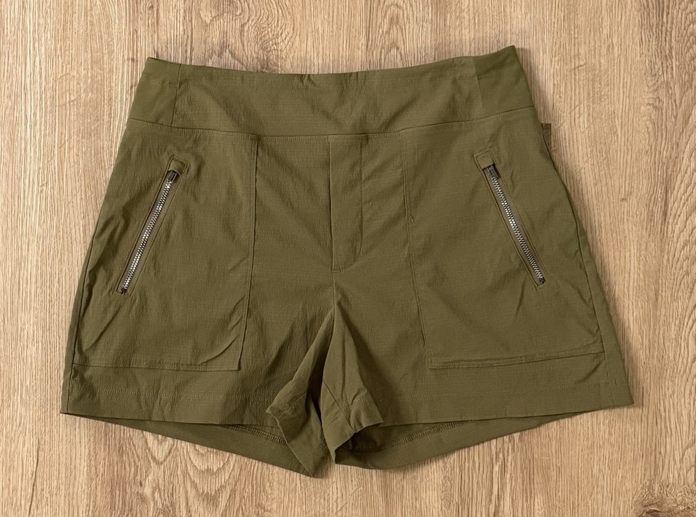 Athleta Womens Trekkie North Shorts Size 6 Olive Green
