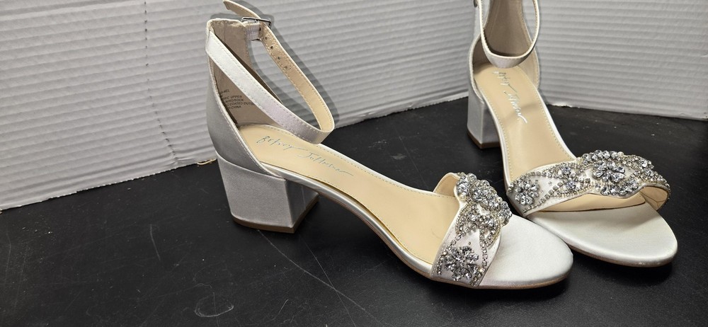 Betsey Johnson Shoes Womens Size 8 Ivory SB-MEL Heeled Sandals Rhinestone Bridal
