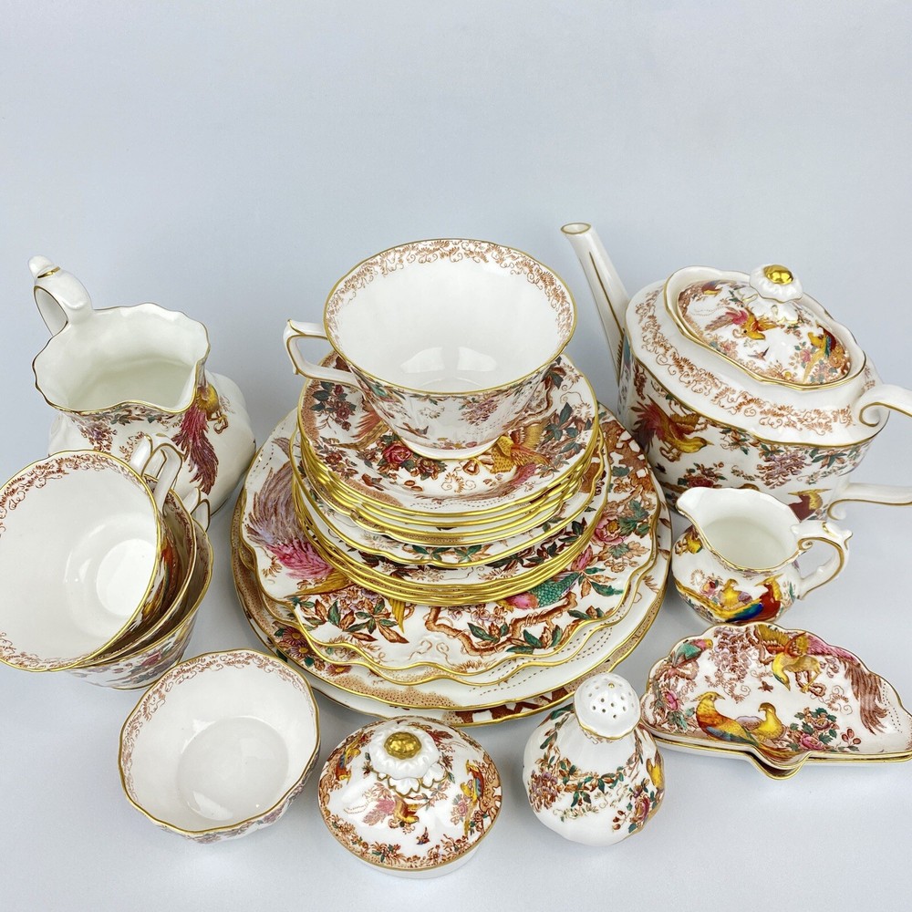 Royal Crown Derby 26 PIECES SET Olde Avesbury England Bone China Plates Mugs Tea