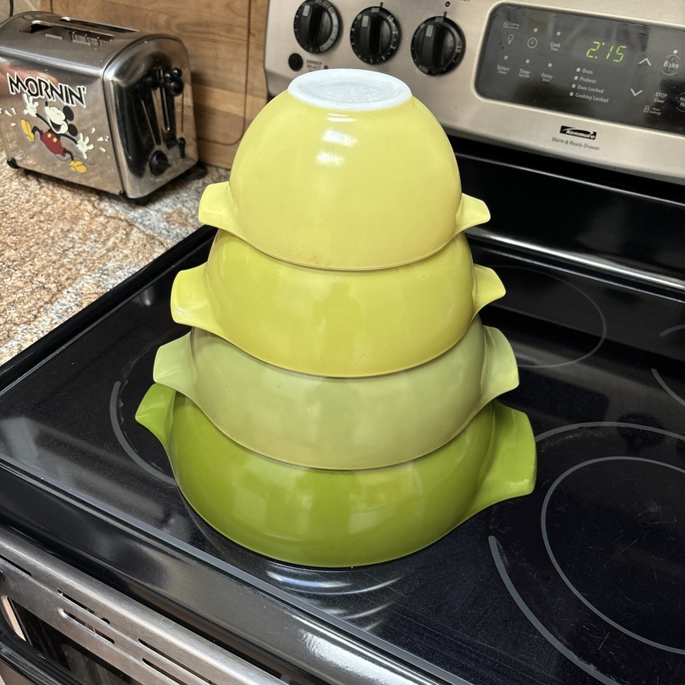 Set of 4 PYREX Avocado Green Cinderella Nesting Mixing Bowls Vintage 444-441