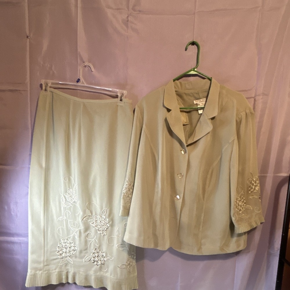 Plaza South Beige Floral Embroidered 2 Piece Set Skirt & Jacket Plus Size 18W