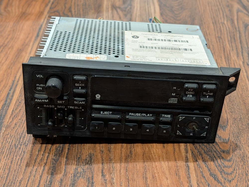 1997-2001 Dodge Ram 1500 FM AM Radio CD  Player P04704373AD OEM