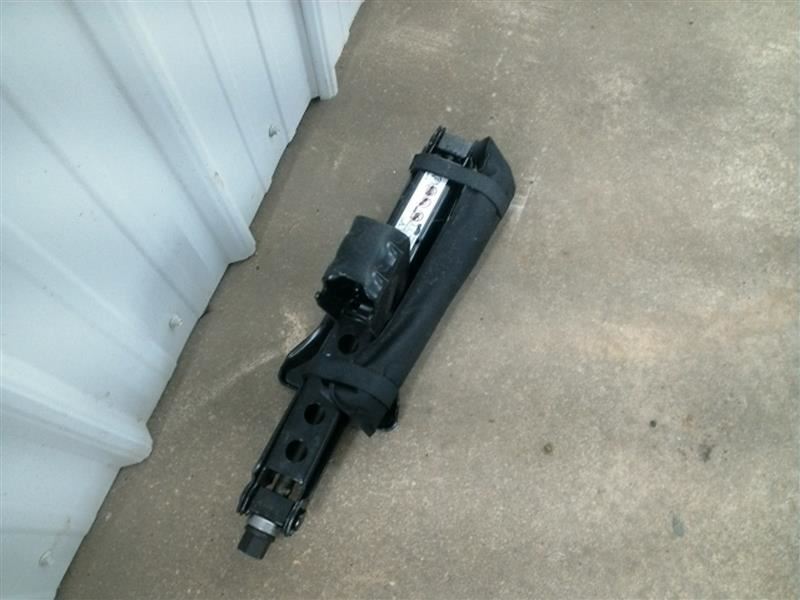 TRAVERSE  2016 Jack 104493576 NO FOAM TRAY NO SPARE TIRE