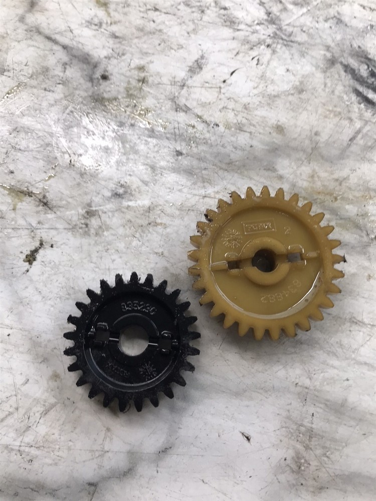 21 Sea-Doo Spark Trixx 900 engine oil pump gears 835230 834882