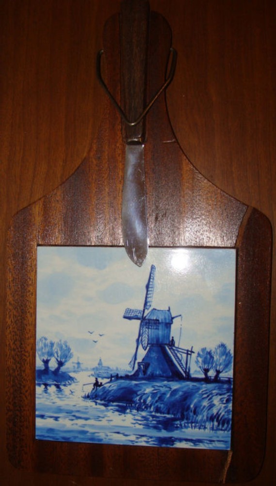 VINTAGE WOOD CUTTING BOARD WITH DELFT BLUE TILE & KNIFE