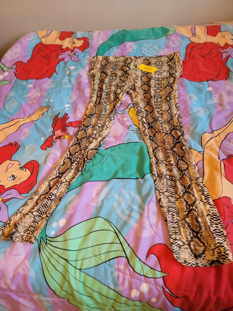 Daisy  pants snake pattern Size 3x