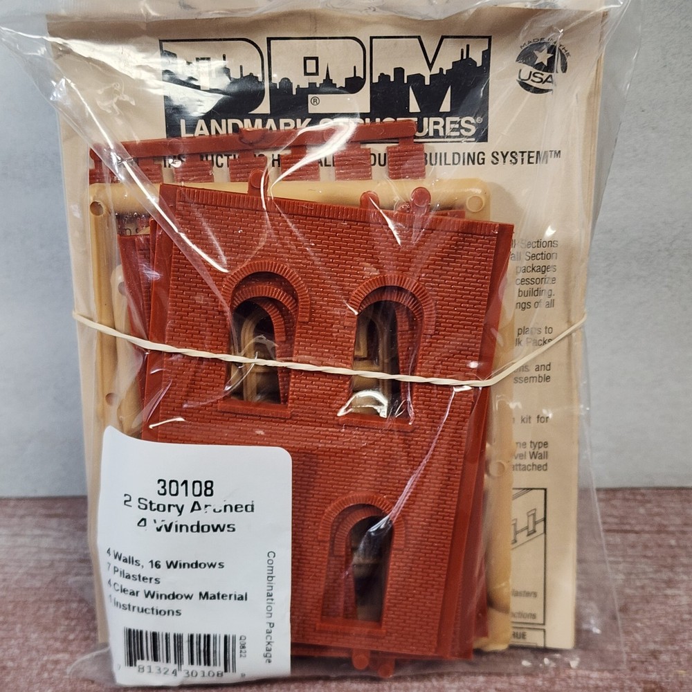 WOODLAND DPM 30108 HO 2 Story 4 Arched Windows 4 Pieces Building Kit