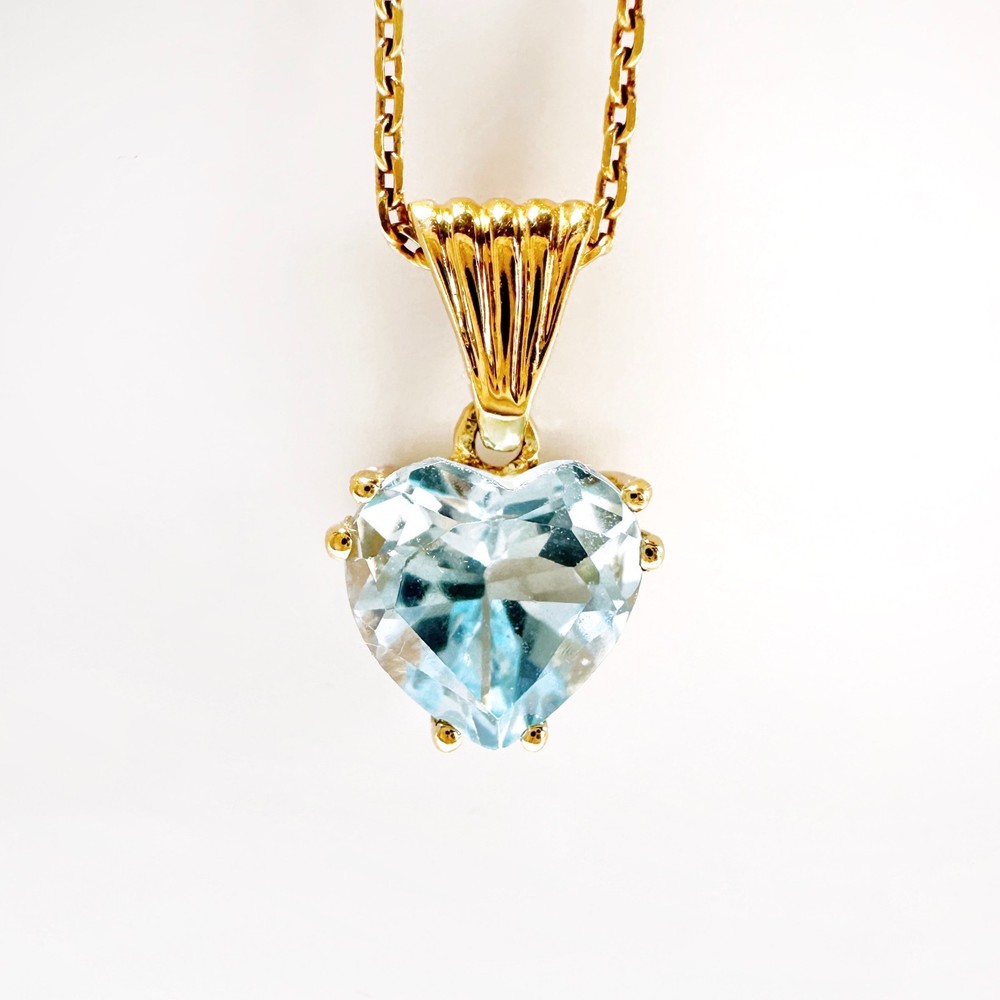 Vintage 18k Gold and aquamarine heart pendant
