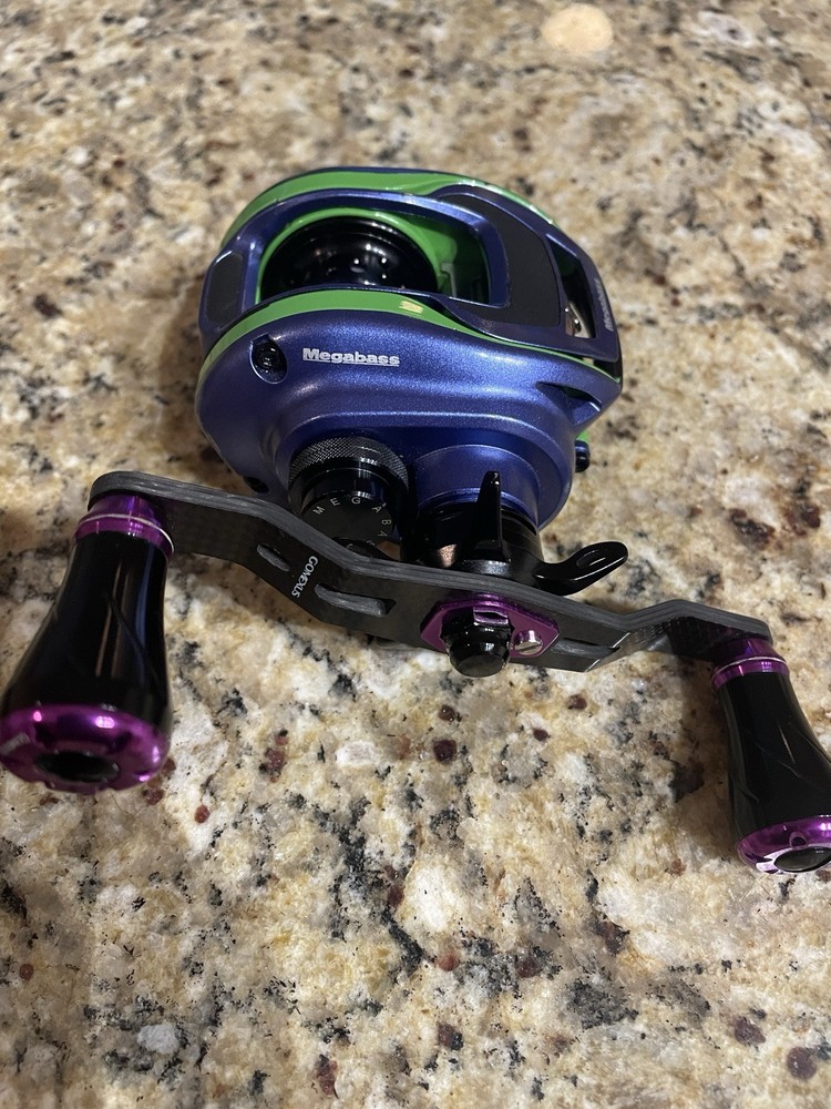 Megabass FX68 Viola Baitcasting Reel. Right Hand. Extremely Rare!