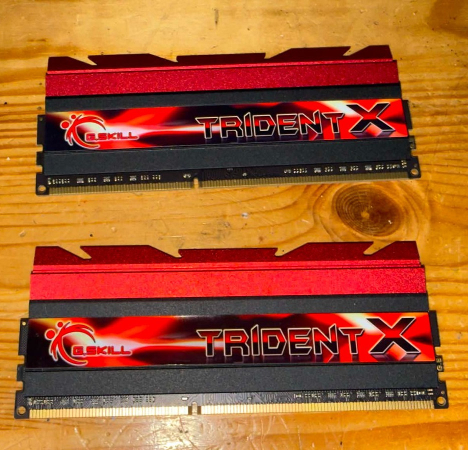 G.Skill Trident X PC3-19200 16 GB(2x8) DIMM 2400 MHz DDR3 CL10-10-12-12-31