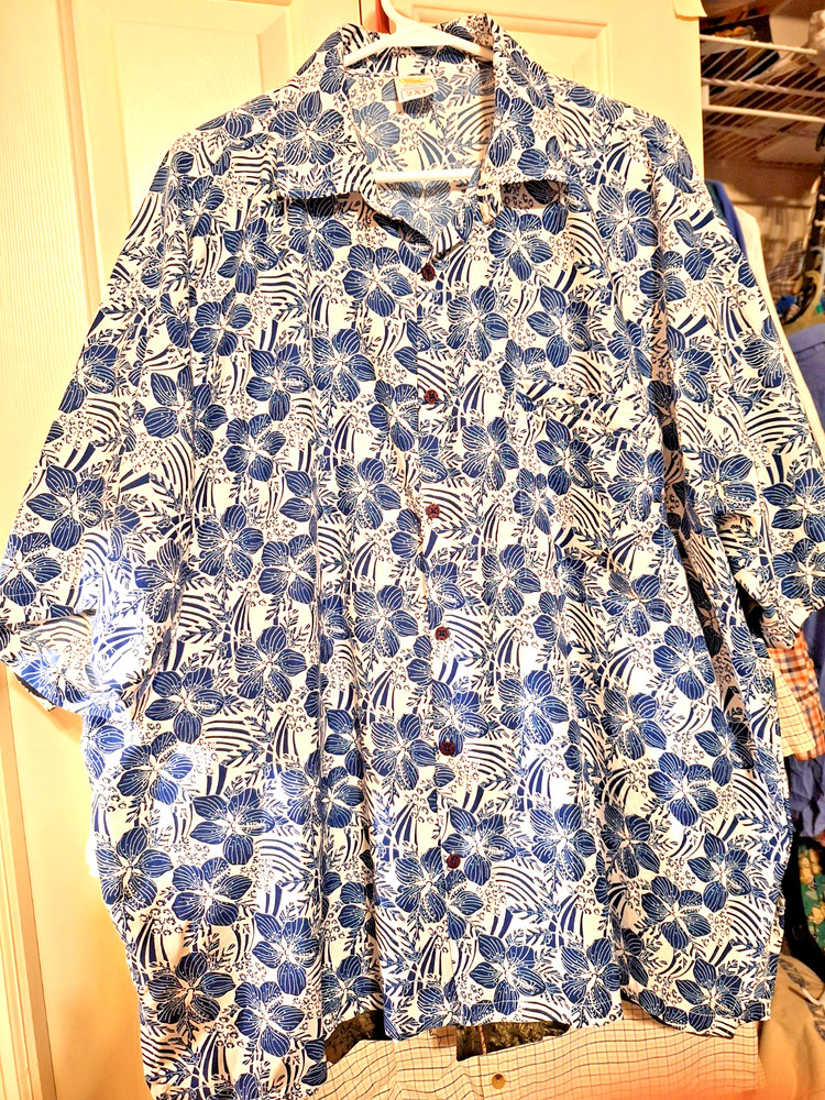 Rima blue/white floral Hawaiian shirt. sz. 2XL
