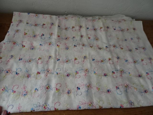 Vtg MC 1 2/3 yd cotton fabric-tagged Mongomery Ward EMBROIDERED FLORAL-cream BG