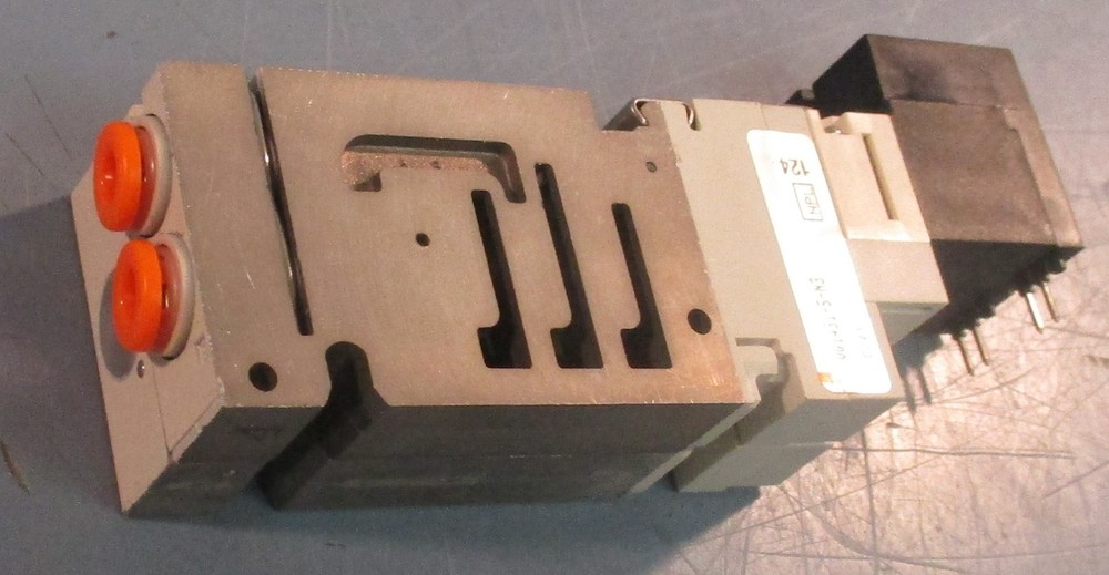 SMC VQ-1431-5-C0 Solenoid Valve 0.2 - 0.7MPa 24VDC 3 Position