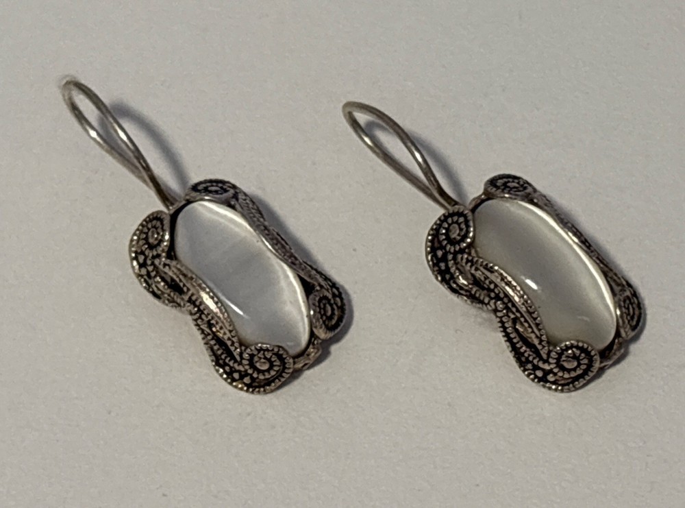 Sterling Silver Pierced Earrings Drop Dangle Mother of Pearl 925