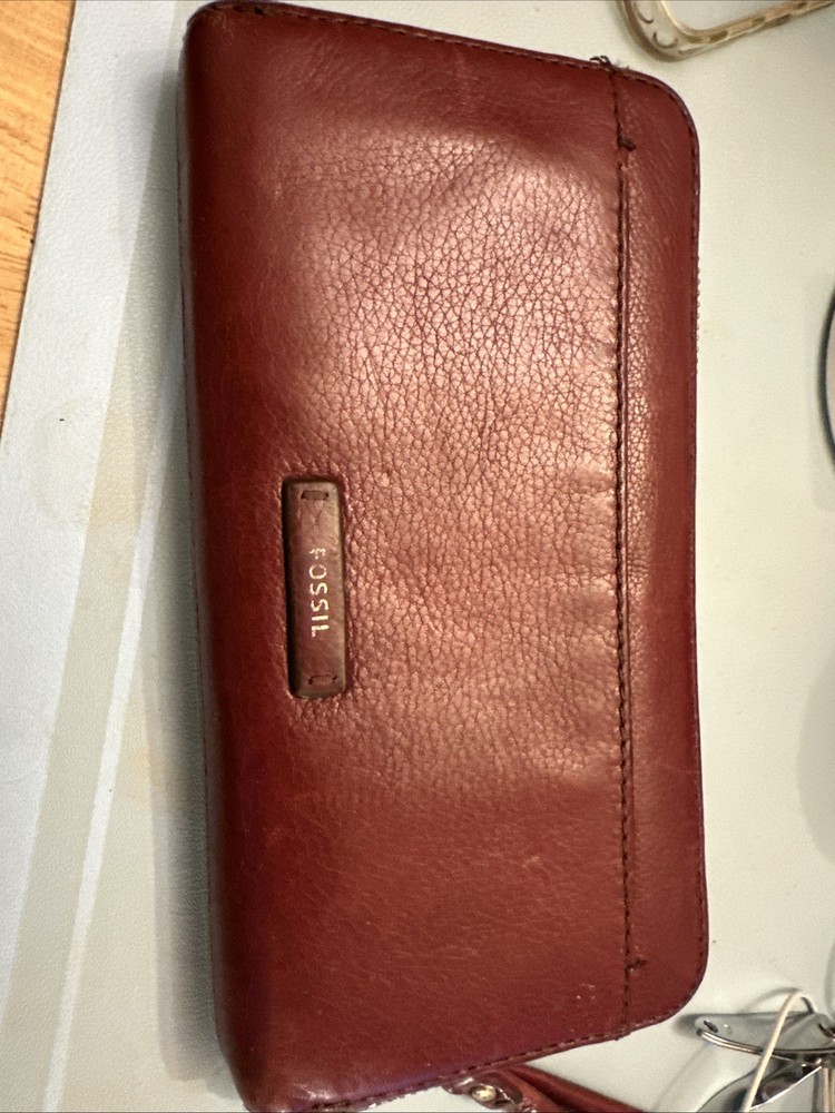 Fossil Bag Fossil Wallet Red  leather Wrisk zip Around Pockets Logo VGT