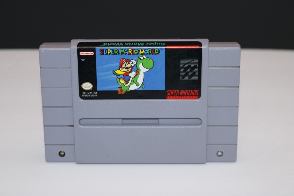 Super Mario World (SNES, 1991) SNS-MW-USA First Print (Centered)