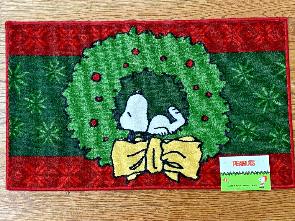 NEW PEANUTS SNOOPY ON WREATH 18 IN X 30 IN CHRISTMAS ACCENT RUG FREE SHIP-image