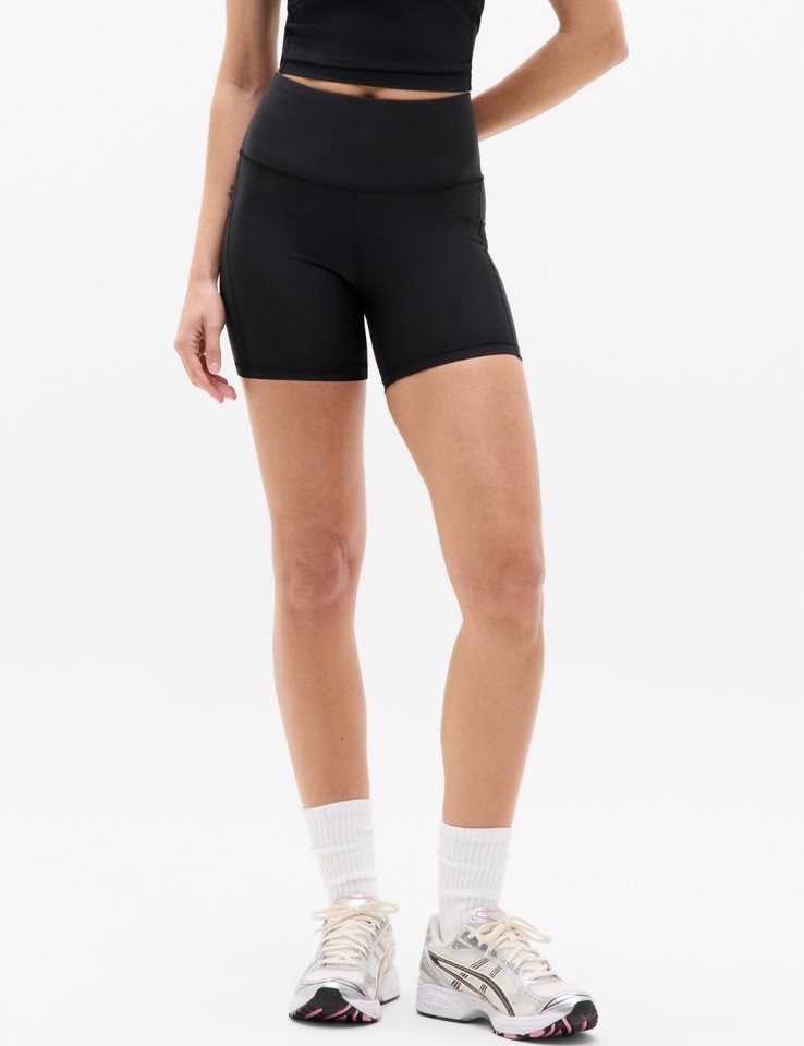 Athleta Interval stash 5 inch short- medium- black- nwt