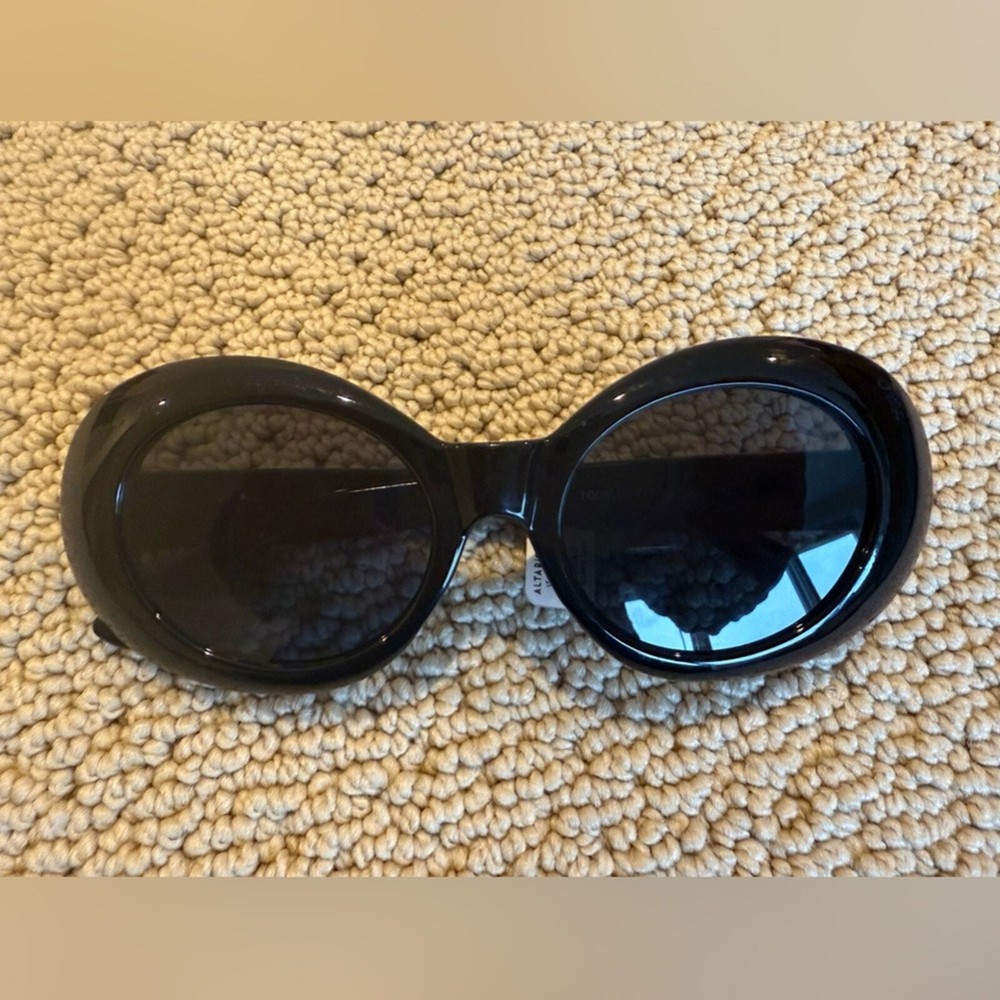 Altar’d State Black Round Sunglasses for Beach Vacation NWT  