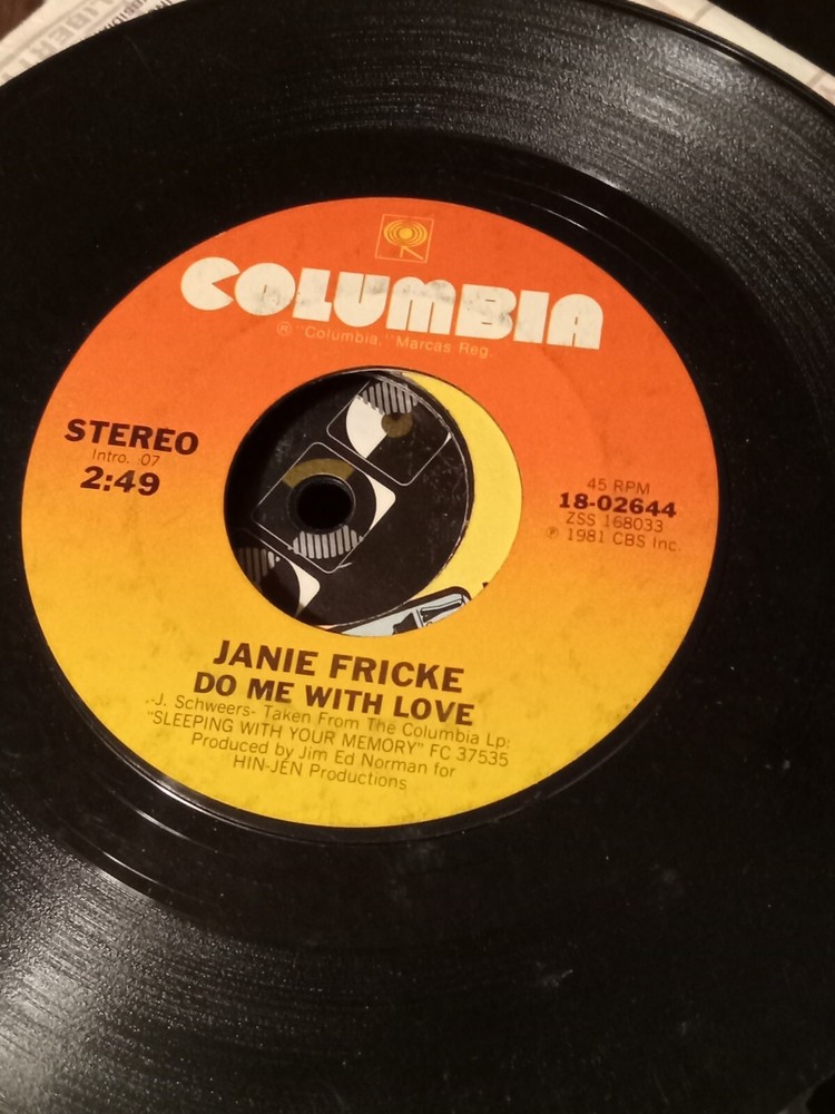 Country 45 Janie Fricke - If You Could See Me Now / Do Me With Love - Columbia