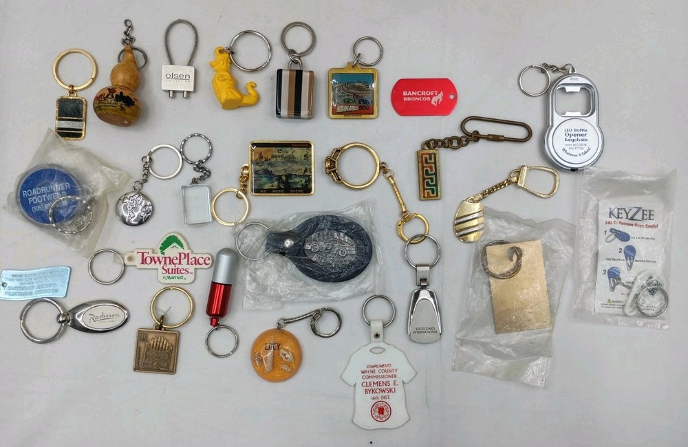 Keychain Lot Vintage to Now Mixed Novelty Advertising, Souvenir, Characters