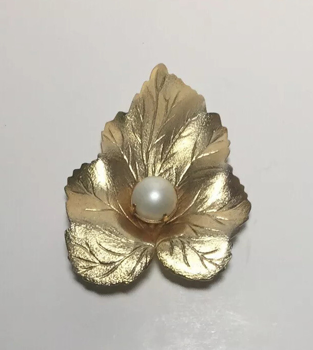 Sarah Coventry Signed Vintage Leaf Brooch Pin  Goldtone Faux Pearl