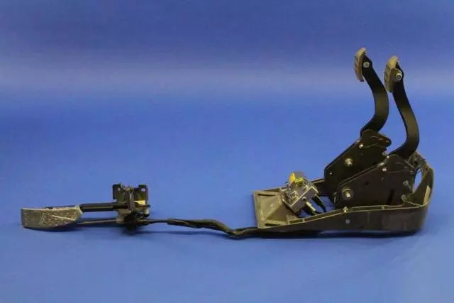 Genuine Mopar Brake Clutch Accelerator Pedal Assembly 5290890AG