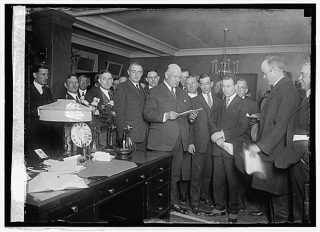 Denby & newspaper men,2/18/24,Edwin Denby,United States Navy,USN,1924