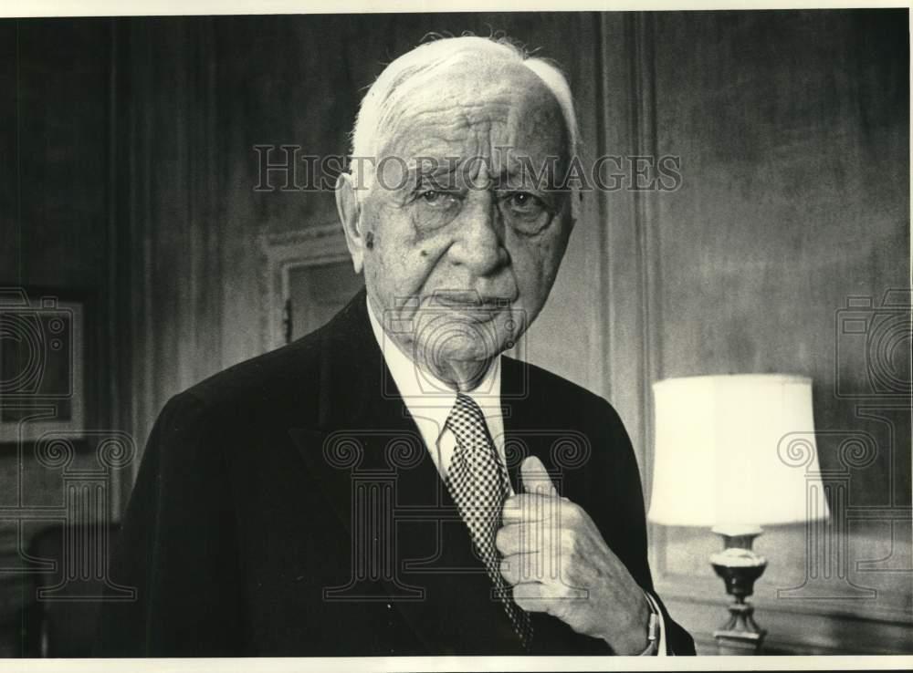 1976 Press Photo Businessman Cyrus Eaton at his office in Cleveland, Ohio