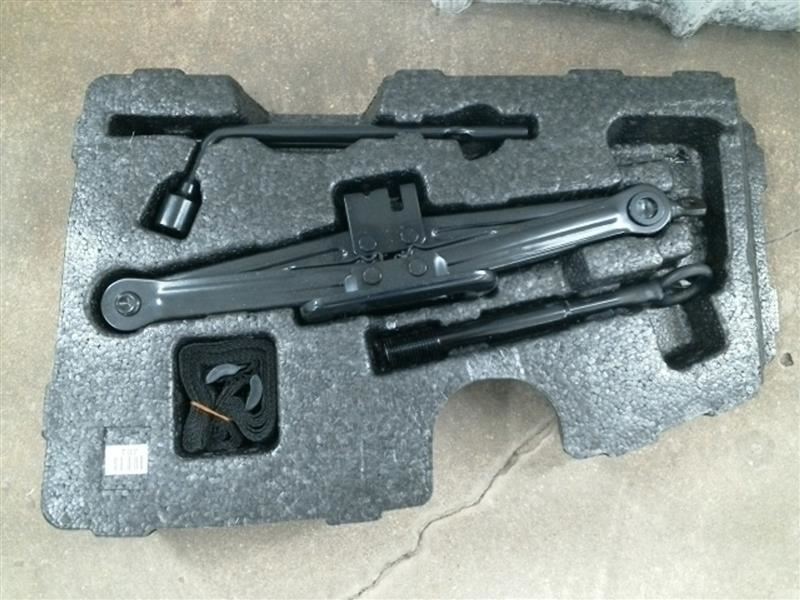 SANTA FE  2018 Jack 104583360 NO FOAM TRAY NO SPARE TIRE