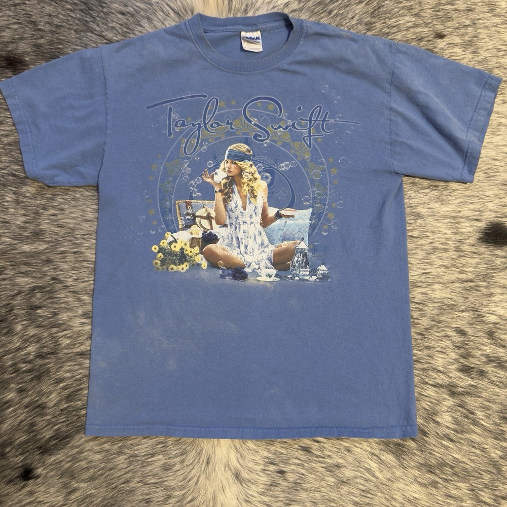 Vintage Y2K Taylor Swift Fearless Tour T-Shirt Blue Size Medium M Concert Merch