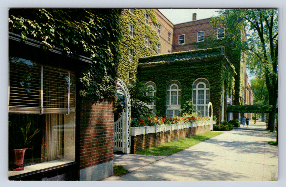 Vintage Postcard Queensbury Hotel Glens Falls New York