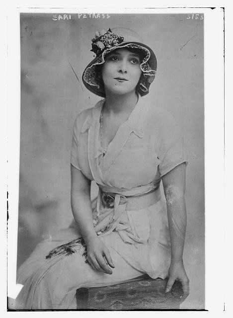 Photo:Sari Petrass Hungarian Operetta Actress Singer 1910s Portrait