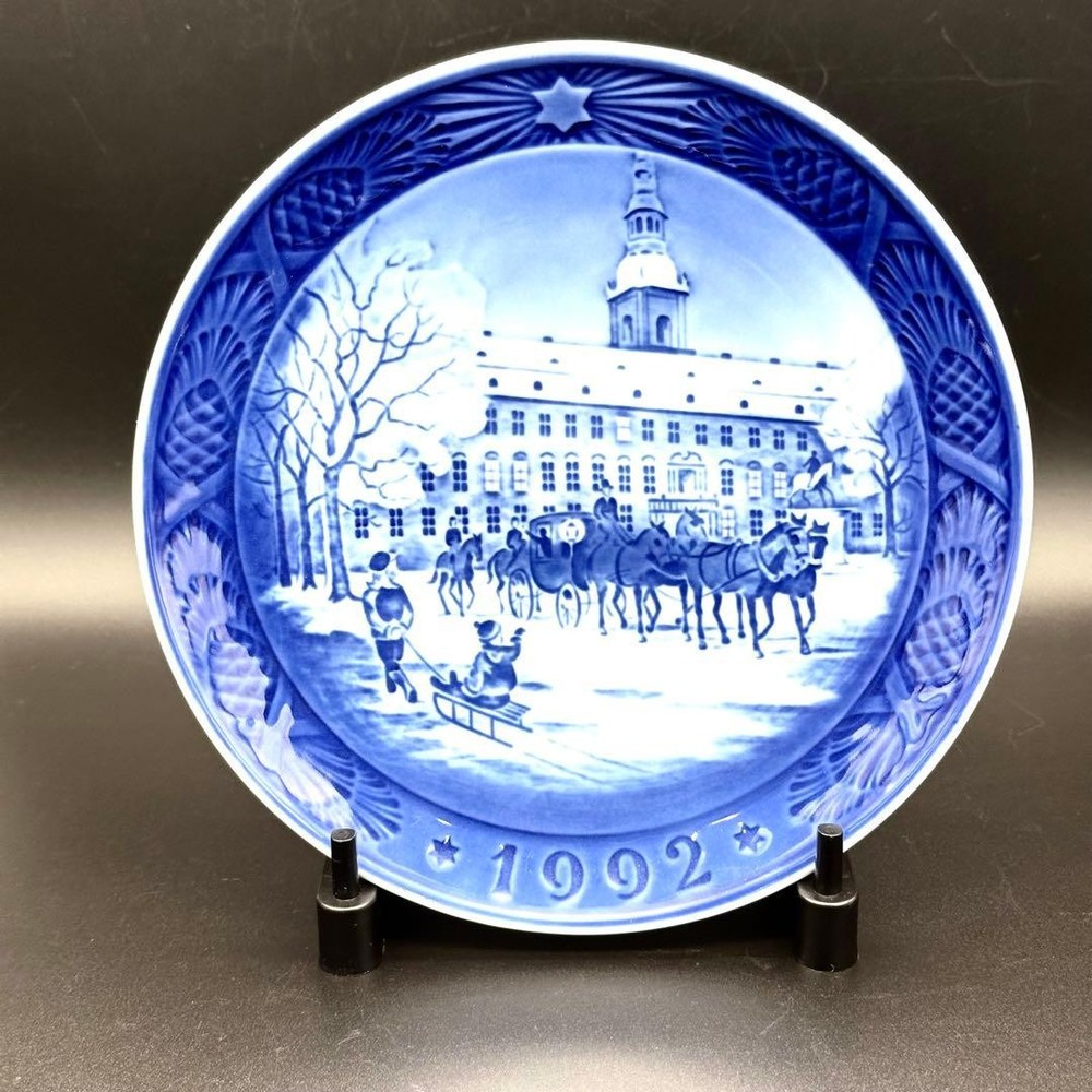 Royal Copenhagen 1992 Queen Margrethe Horse Carriage Collectible Plate Used