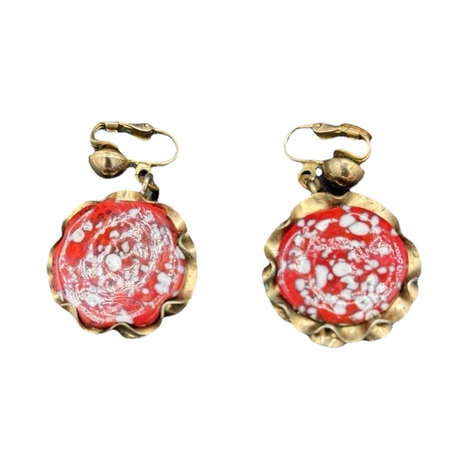 Jewels by Julio Glass Clip Earrings Red White Confetti Gold Tone Vintage MCM)