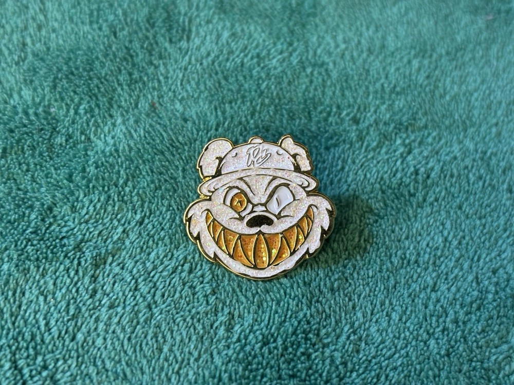 Pinzcity White Glitter Gold Grill Scare Bear Gold Hat Pin