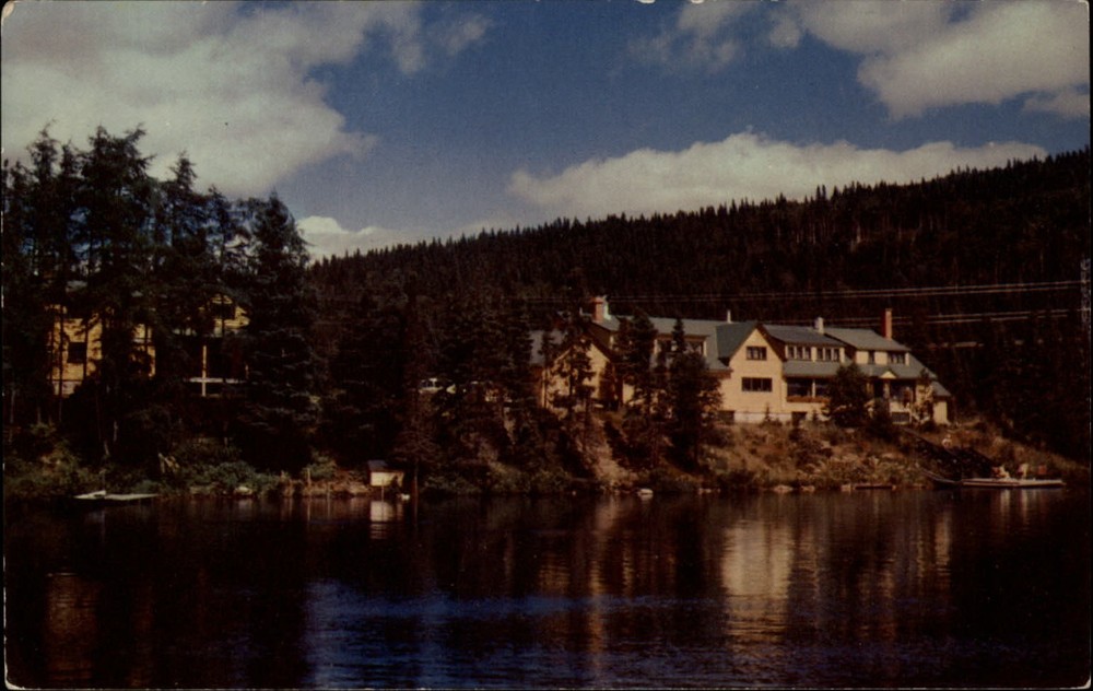 Canada Quebec Le Relais Hotel Laurentian Park ~ 1950s-60s postcard sku523