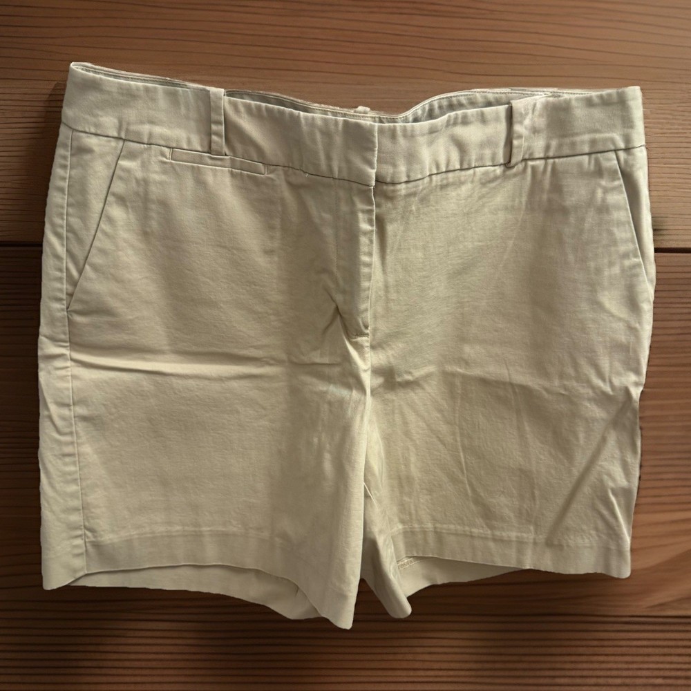 Talbots Women’s Khaki Shorts Size 14 Classic Cotton Stretch Mid Rise