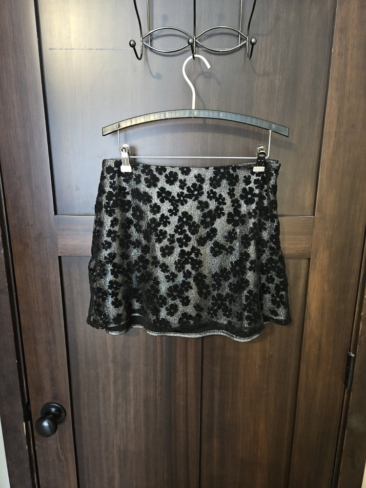 EUC Womens Metallic Silver Black Velvet Floral Y2K Inspo Mini Skirt Size 6 Small