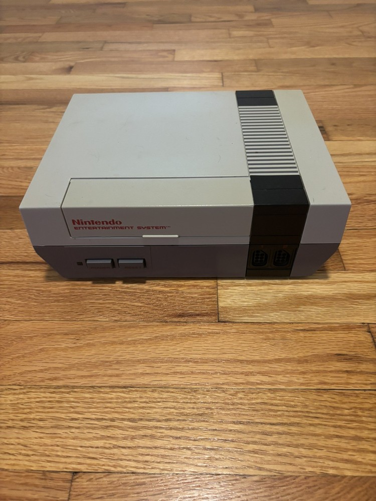 Nintendo NES-001 Original Video Game Console - Parts or Repair