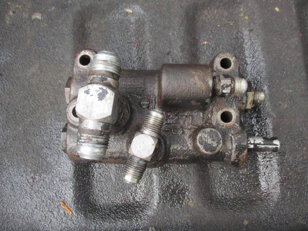 1981 AC Allis Chalmers 7010 Tractor Differential Lock Valve 265271 Free Shipping-image
